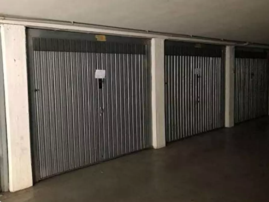 Immagine 1 di Garage in vendita  in via Gerolamo Lamberti a Brescia