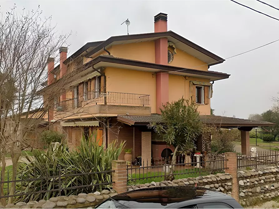 Immagine 1 di Porzione di casa in vendita  in Via Castello a Correzzola