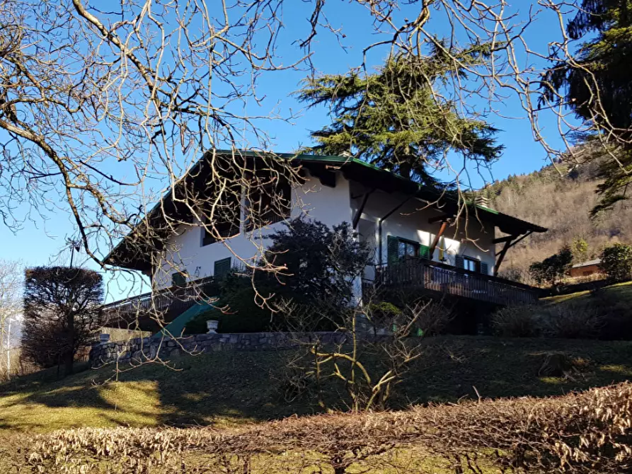 Immagine 1 di Villa in vendita  in Via Sante Calvi a Piazza Brembana