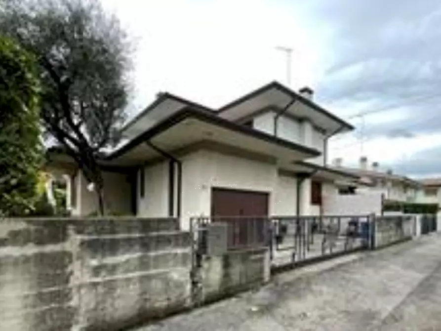 Immagine 1 di Appartamento in vendita  in Via Trieste  a Bassano Del Grappa