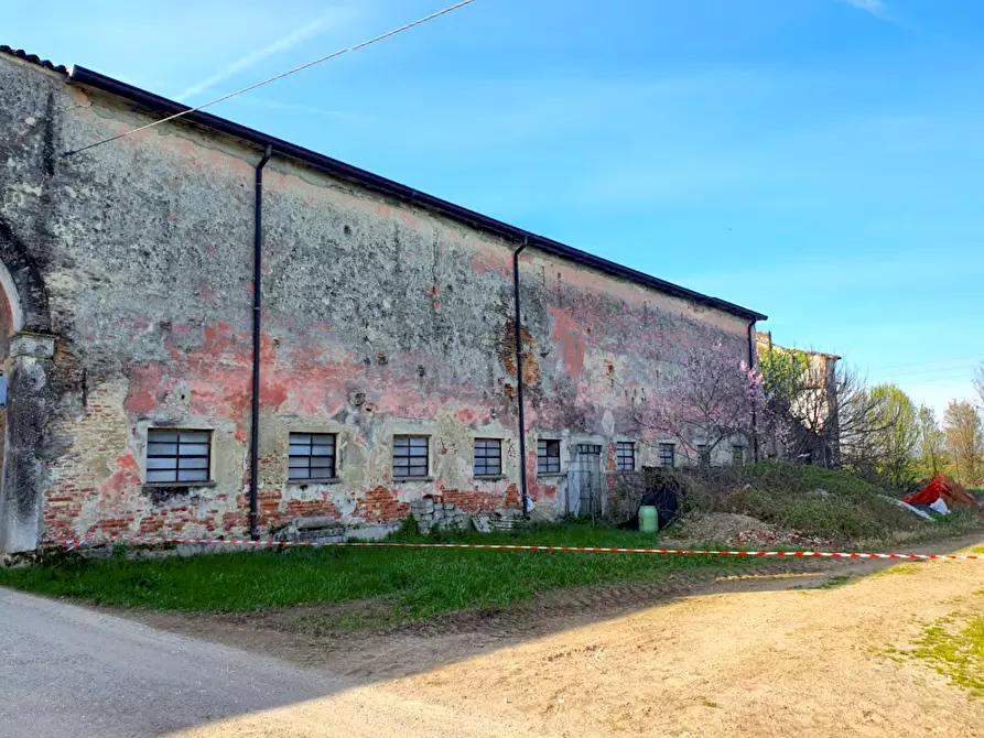 Immagine 1 di Rustico / casale in vendita  in Via Carpaneda Bassa a Bolzano Vicentino