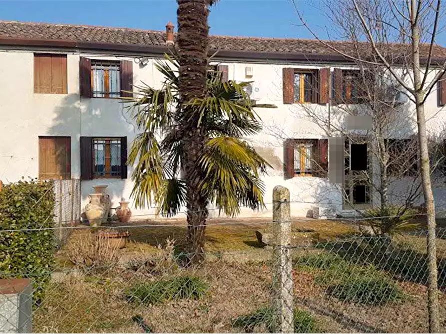 Immagine 1 di Porzione di casa in vendita  in Via Moraro Superiore a Badia Polesine