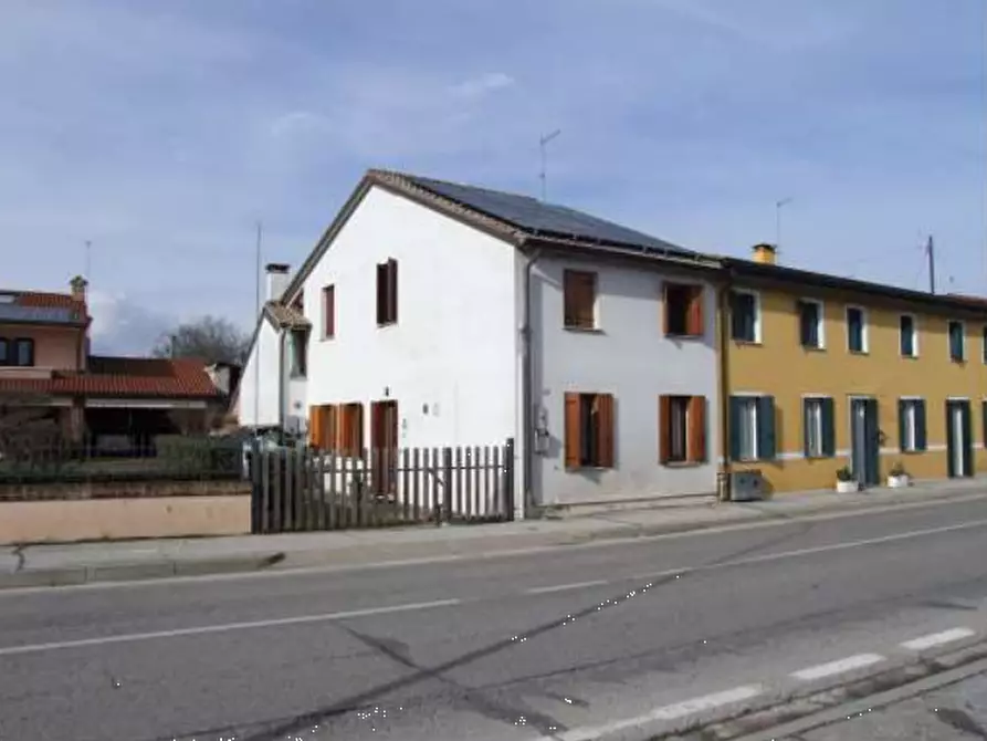 Immagine 1 di Porzione di casa in vendita  in Via Sole   a Tezze Sul Brenta