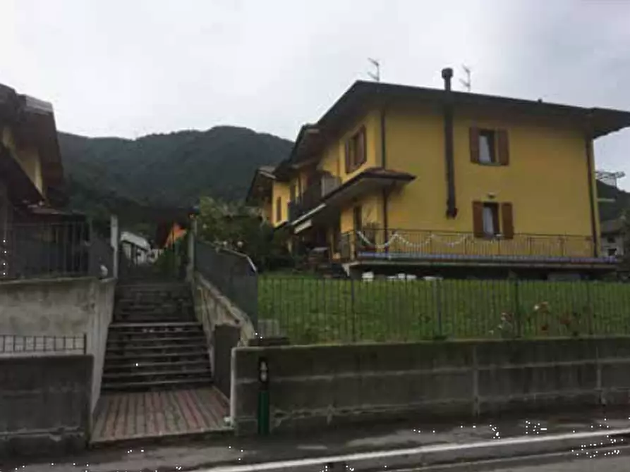 Immagine 1 di Appartamento in vendita  in via Enio Salvi a Zogno