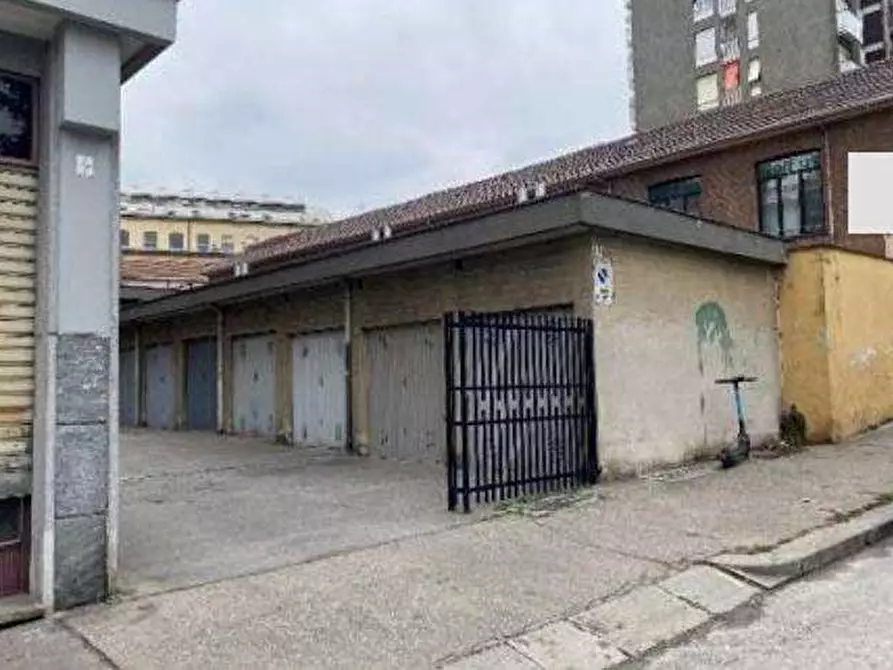 Immagine 1 di Garage in vendita  in Via Osvaldo Alasonatti  a Torino