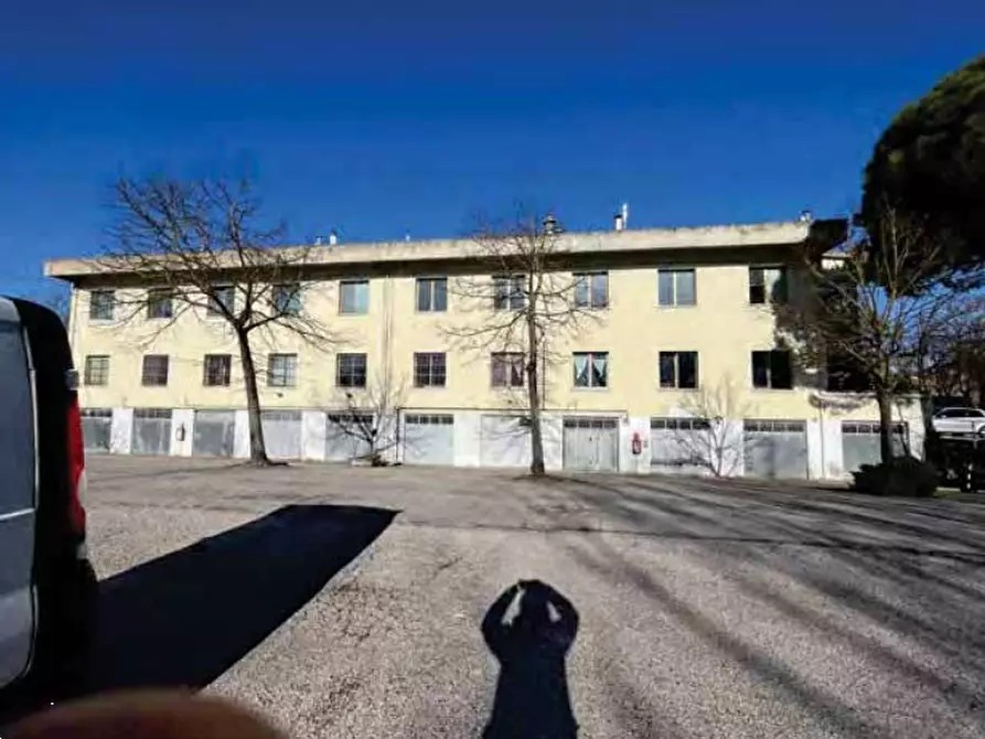 Immagine 1 di Laboratorio in vendita  in Via Romagna a Gabicce Mare