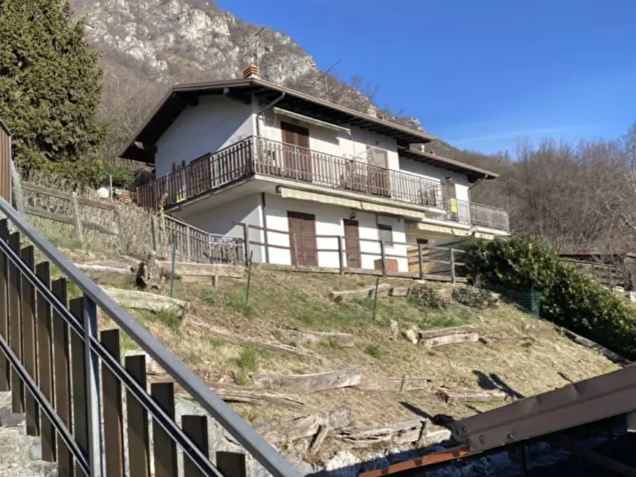 Immagine 1 di Appartamento in vendita  in  Via Valle delle Fontane a Endine Gaiano