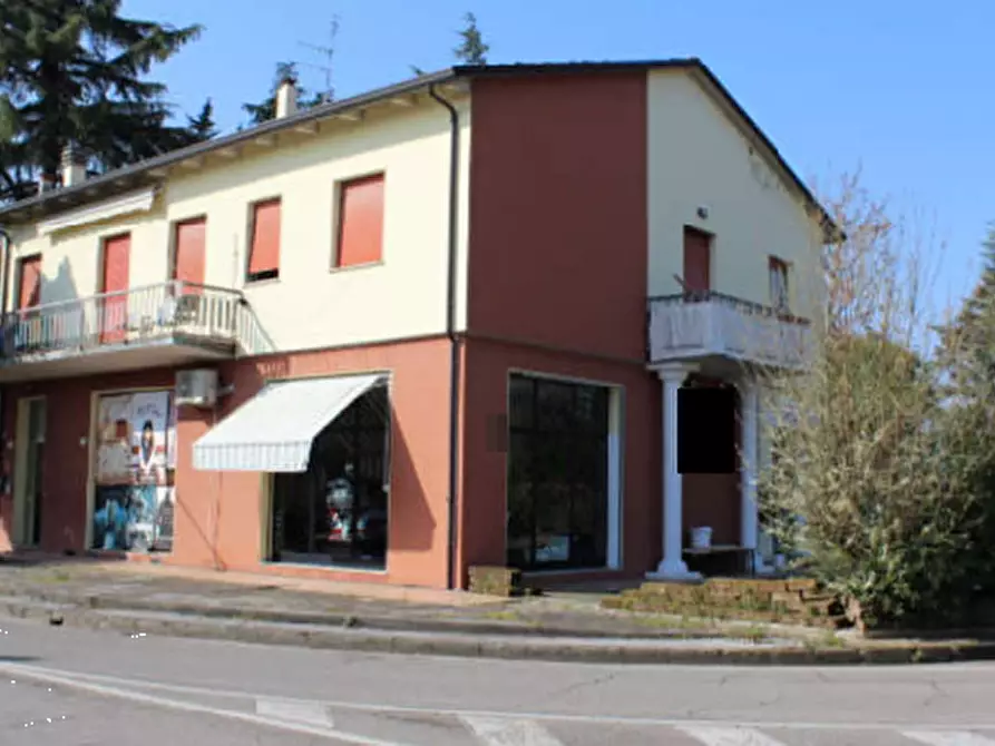 Immagine 1 di Negozio in vendita  in Via dell'Appennino a Forli'