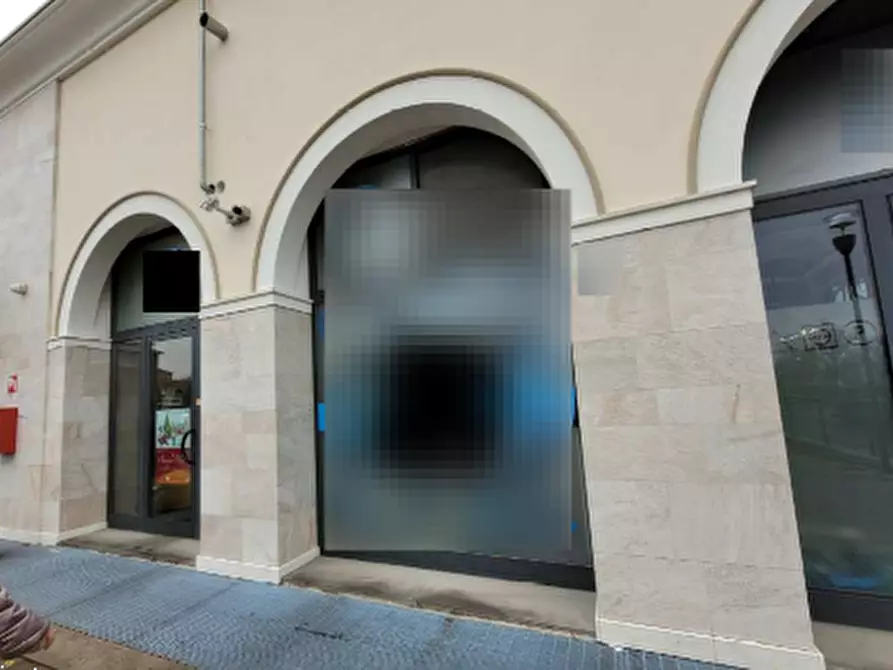 Immagine 1 di Negozio in vendita  in Piazza Falcone e Borsellino a Fiorano Modenese