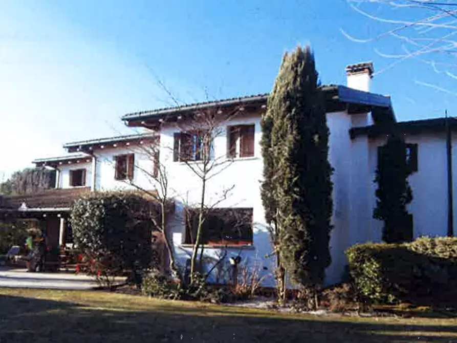 Immagine 1 di Villa in vendita  in Via Villa a Bassano Del Grappa