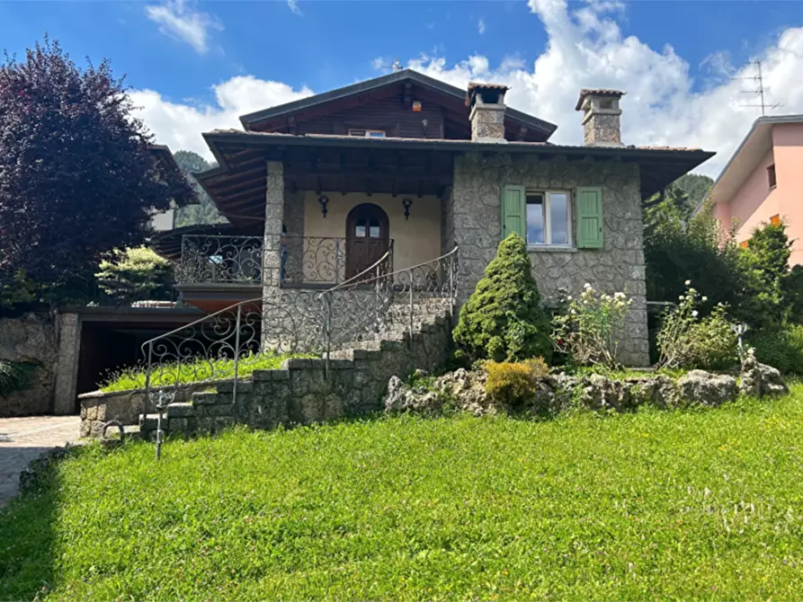 Immagine 1 di Villa in vendita  in Via San Rocco  a Castione Della Presolana