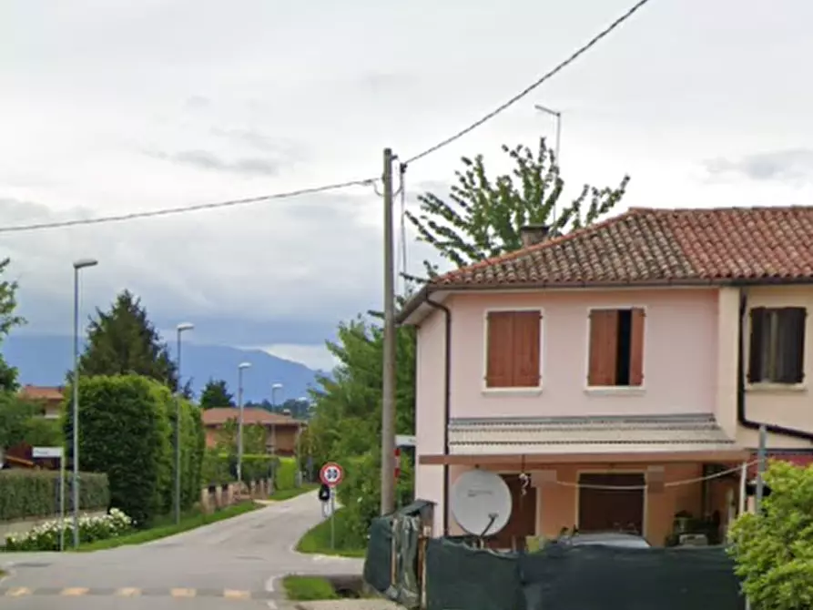 Immagine 1 di Casa indipendente in vendita  in Via Sant'Andrea a Montebelluna