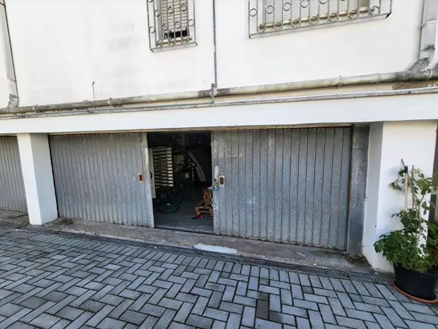 Immagine 1 di Garage in vendita  in Via Alfredo Panzini a Bellaria-Igea Marina