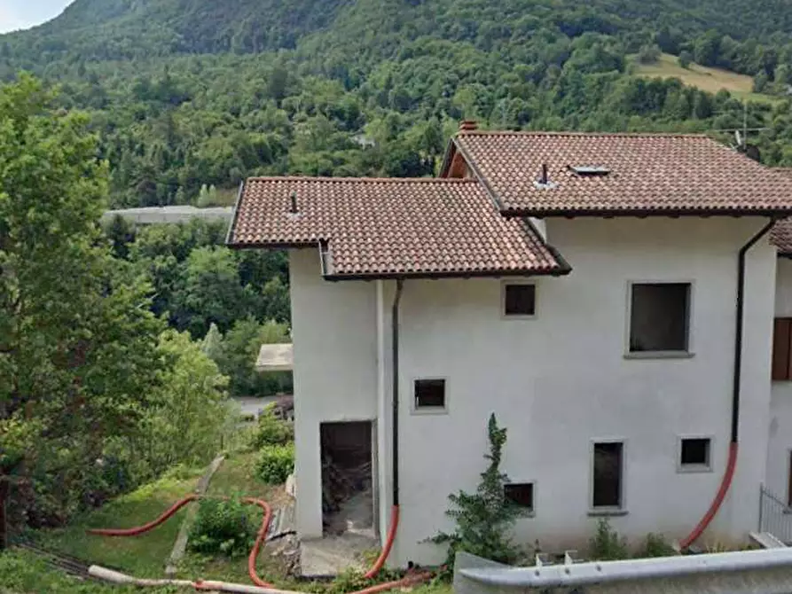 Immagine 1 di Porzione di casa in vendita  in Via Rive a Casto