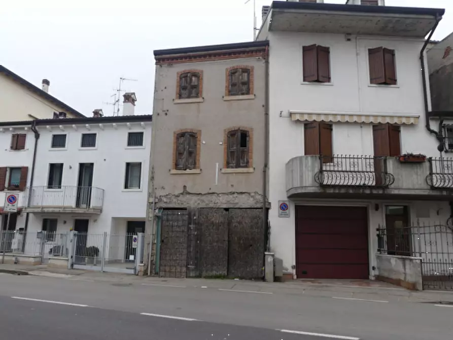 Immagine 1 di Porzione di casa in vendita  in Via Antonio Salieri a Verona