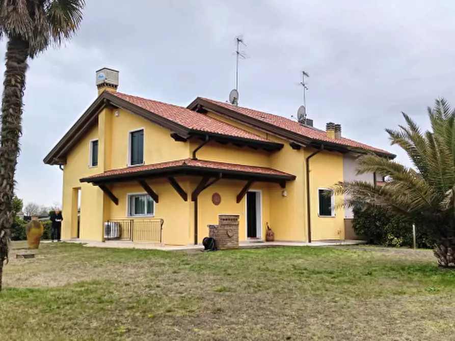 Immagine 1 di Casa indipendente in vendita  in via Pazienti a Jesolo