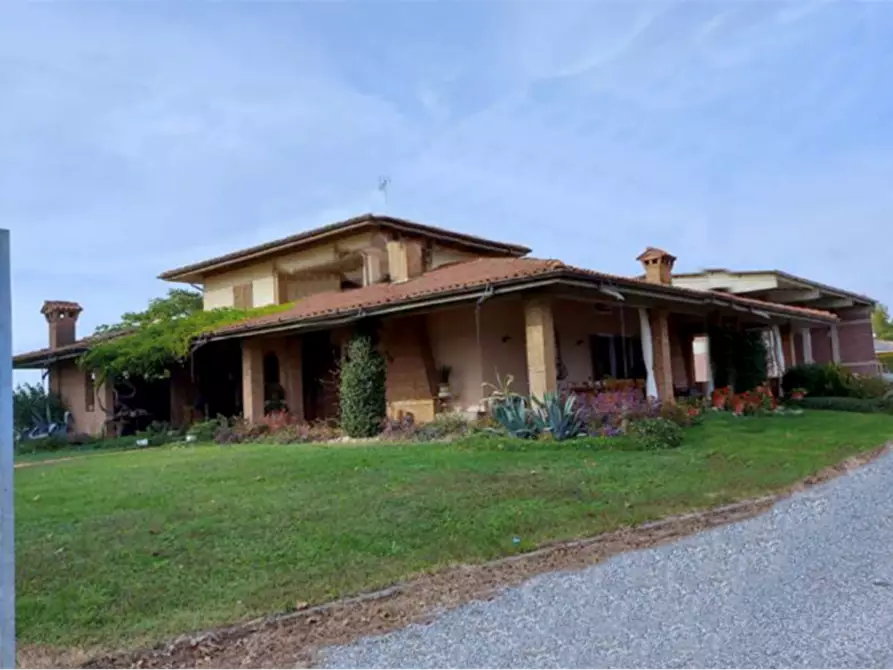 Immagine 1 di Villa in vendita  in  Via dei Sambrioli a Travagliato