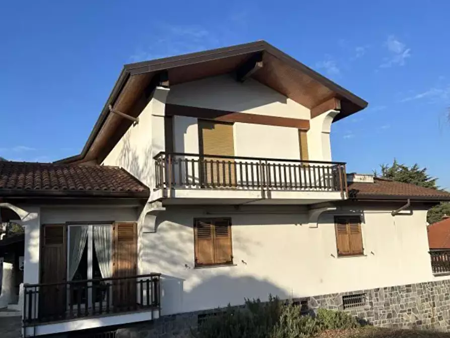 Immagine 1 di Villetta a schiera in vendita  in Via Vincenzo Monti a Erba