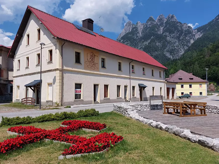 Immagine 1 di Hotel in vendita  in Via Largo Mazzini a Tarvisio