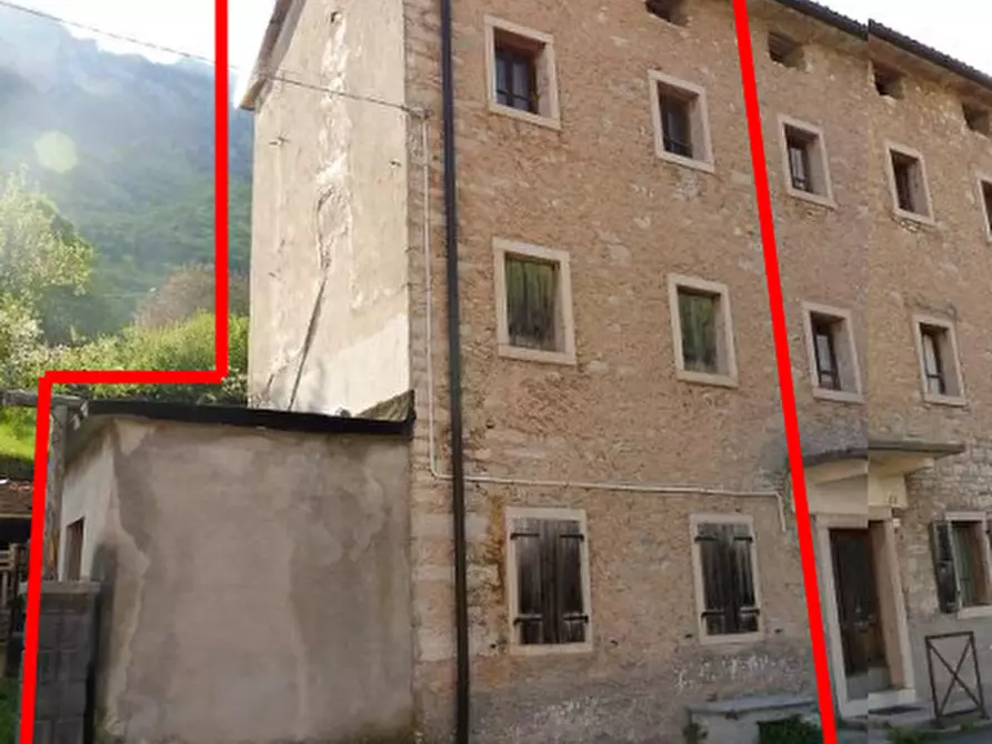 Immagine 1 di Porzione di casa in vendita  in Via delle Mure Podenzoi a Longarone