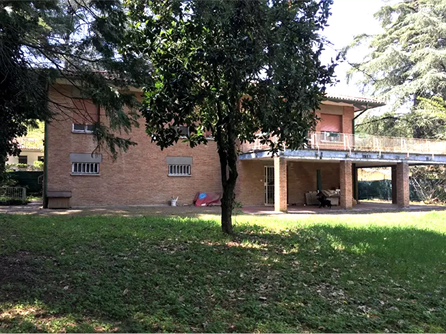 Immagine 1 di Villa in vendita  in Via dei Pini a Pianoro