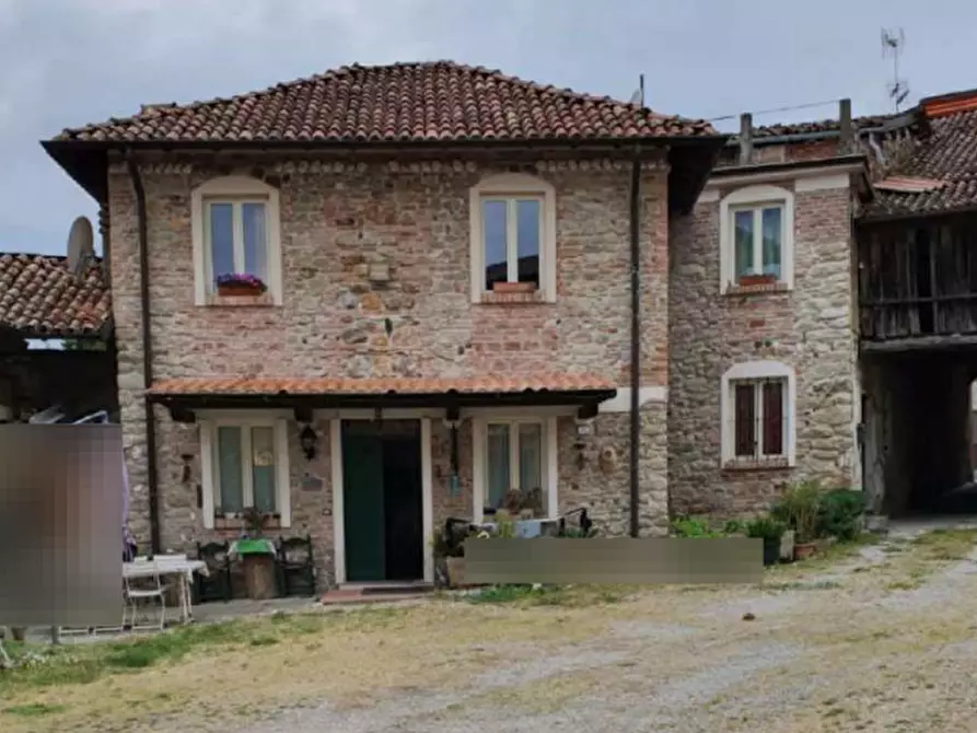 Immagine 1 di Casa indipendente in vendita  in via Vittorio Emanuele a Carezzano