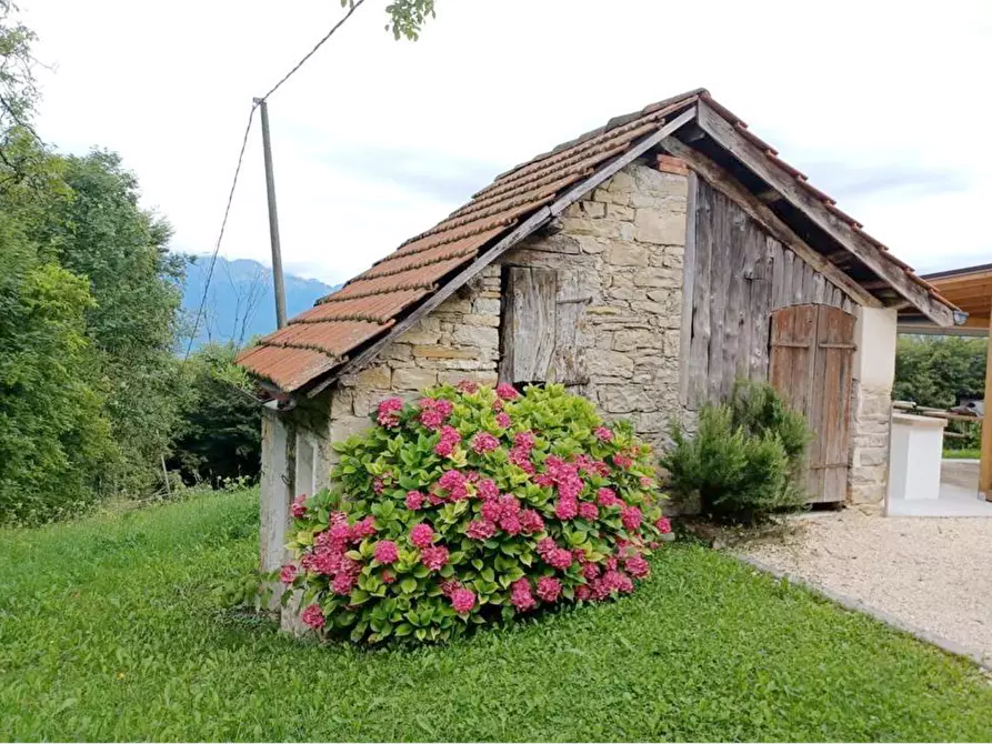 Immagine 1 di Porzione di casa in vendita  in loc. Ierte a Borgo Valbelluna