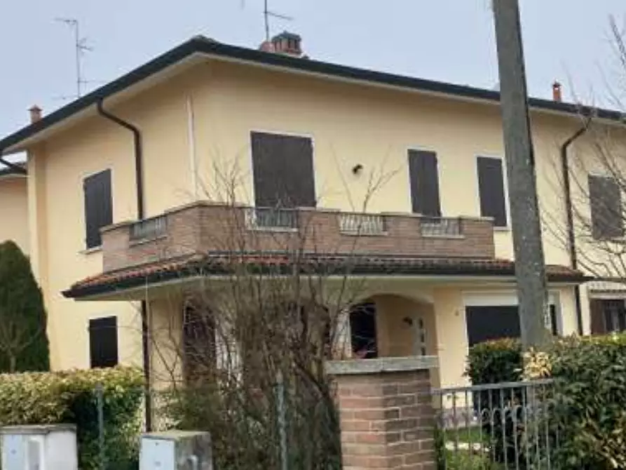 Immagine 1 di Villetta a schiera in vendita  in Via Borghetto  a Mirandola