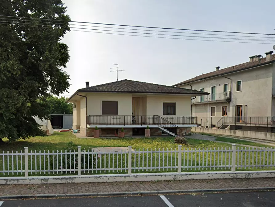 Immagine 1 di Villa in vendita  in Via Villafranca a Vigasio