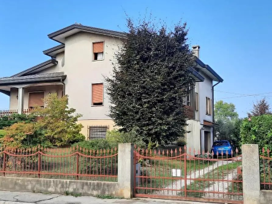 Immagine 1 di Casa indipendente in vendita  in Via Guglielmo Pepe a Santa Maria Di Sala