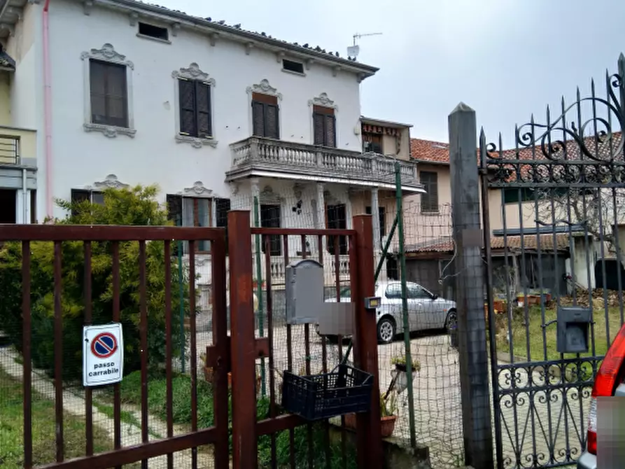 Immagine 1 di Casa indipendente in vendita  in Via Alfredo di Dio a Granozzo Con Monticello