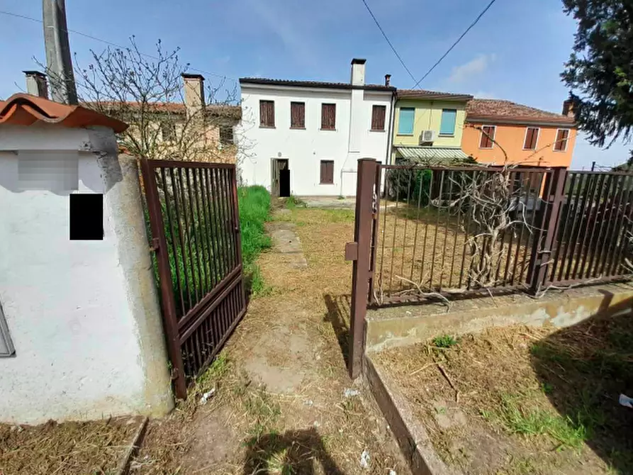 Immagine 1 di Porzione di casa in vendita  in Via Dossi a Borgo Veneto