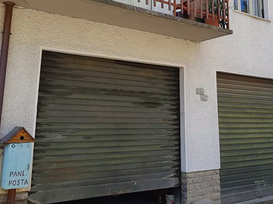 Immagine 1 di Garage in vendita  in Via Sante Calvi a Piazza Brembana