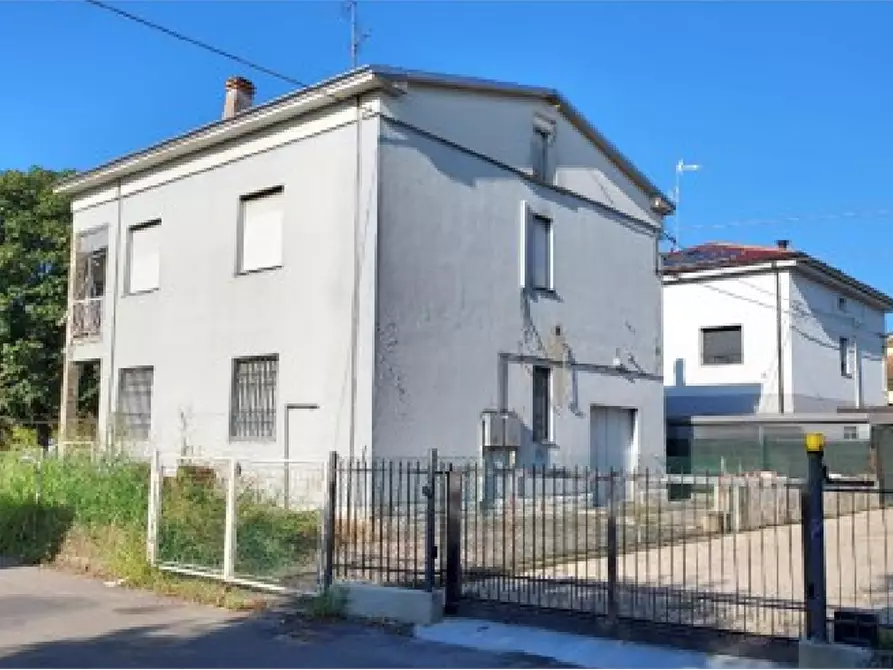 Immagine 1 di Porzione di casa in vendita  in Via Martiri della Libertà a San Possidonio