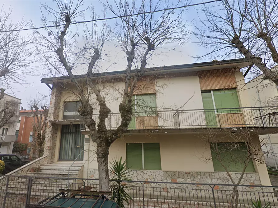 Immagine 1 di Casa indipendente in vendita  in Via Achille Torelli a Rimini