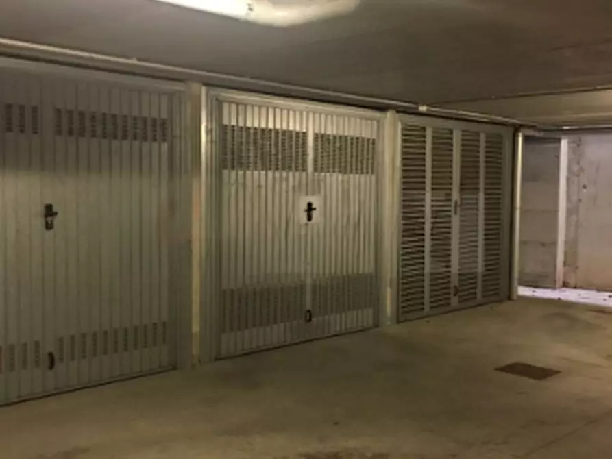 Immagine 1 di Garage in vendita  in Via Pesaro a Milano