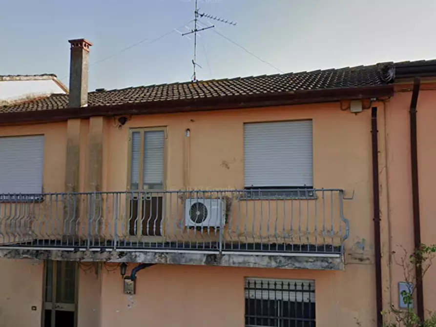 Immagine 1 di Casa indipendente in vendita  in Via IV Novembre a Ceregnano