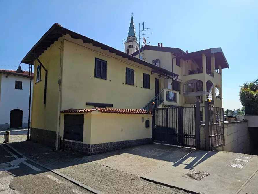 Immagine 1 di Appartamento in vendita  in Via Giotto a Limbiate