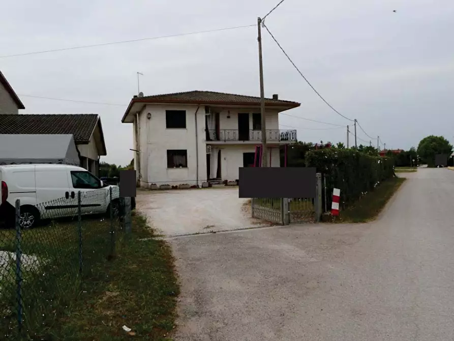 Immagine 1 di Villa in vendita  in Via La Piccola a Loria