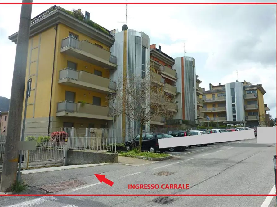 Immagine 1 di Garage in vendita  in Via San Faustino a Nembro