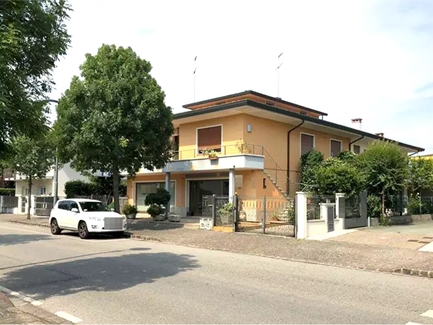 Immagine 1 di Appartamento in vendita  in Viale Europa a San Martino Di Lupari