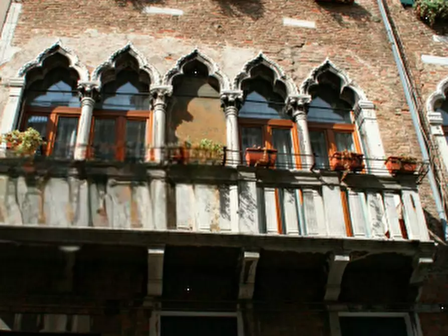 Immagine 1 di Appartamento in vendita  in Via Santa Croce a Venezia