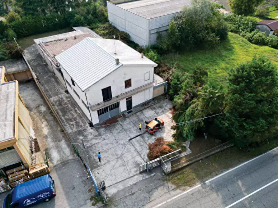 Immagine 1 di Laboratorio in vendita  in strada per morano a Casale Monferrato