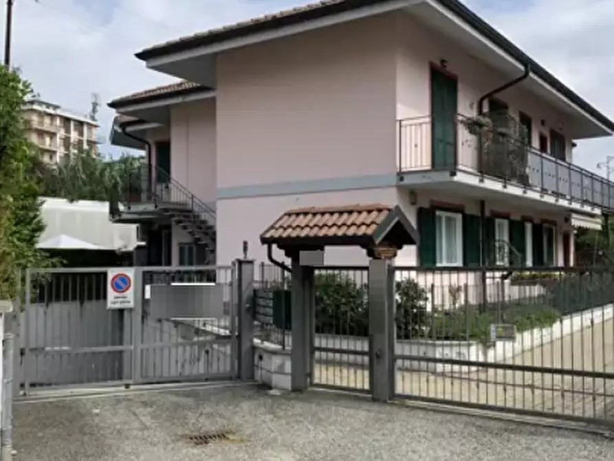 Immagine 1 di Garage in vendita  in via Grugliasco a Alpignano