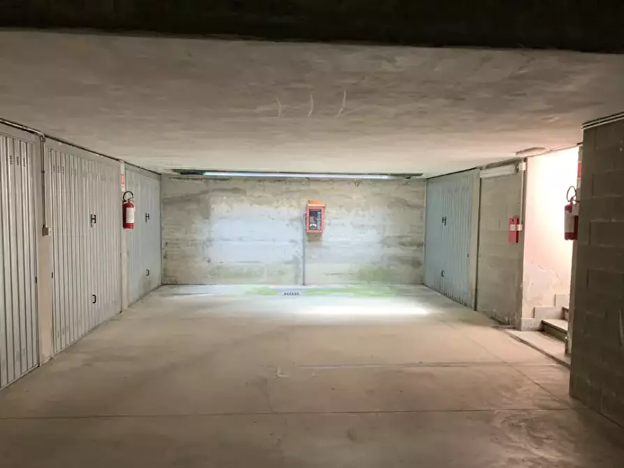 Immagine 1 di Garage in vendita  in via Grugliasco a Alpignano