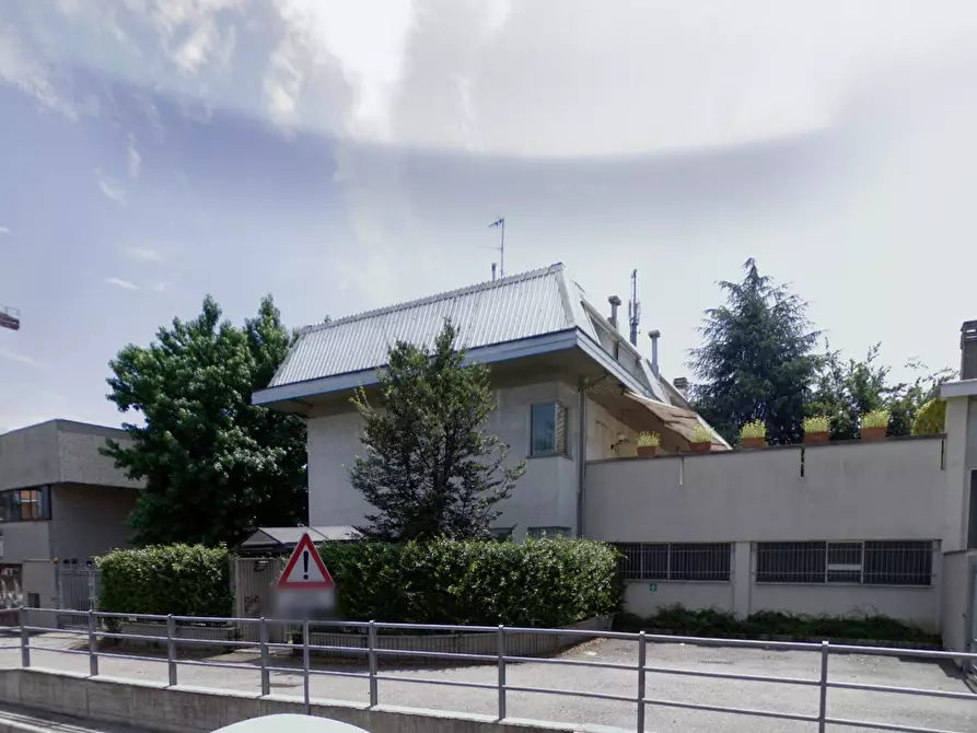 Immagine 1 di Capannone industriale in vendita  in Via Montebello a Legnano