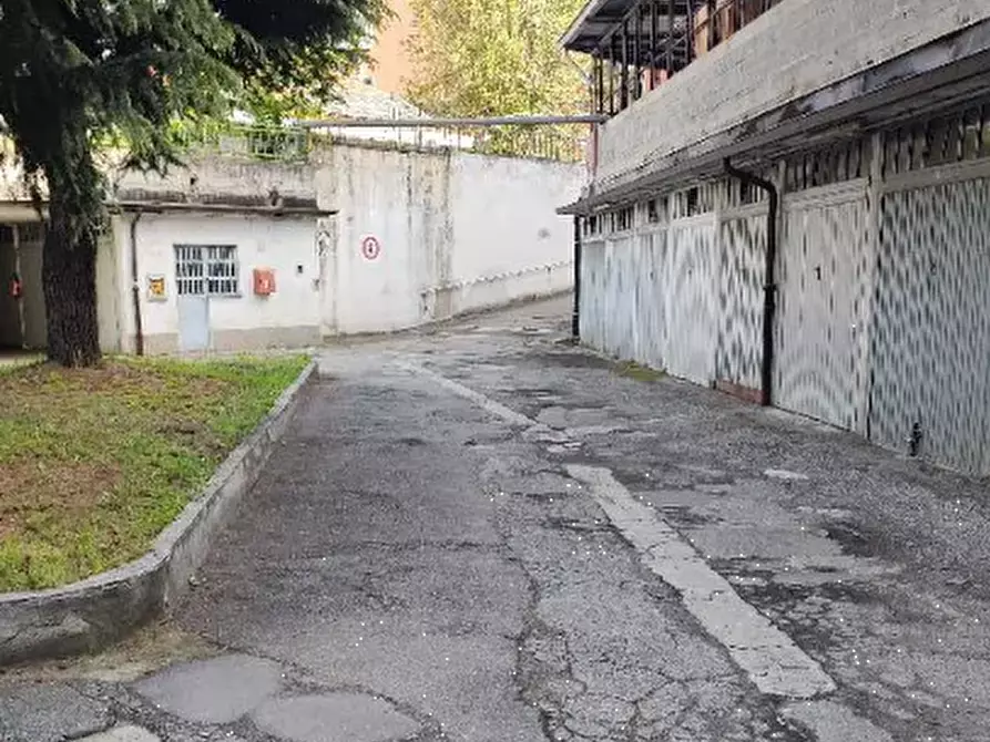 Immagine 1 di Garage in vendita  in Via Luzzati a Torino