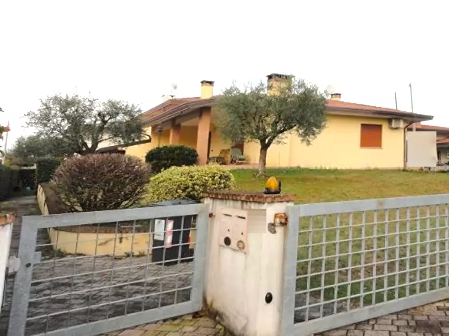 Immagine 1 di Villa in vendita  in Via Walter Tobagi a Tezze Sul Brenta