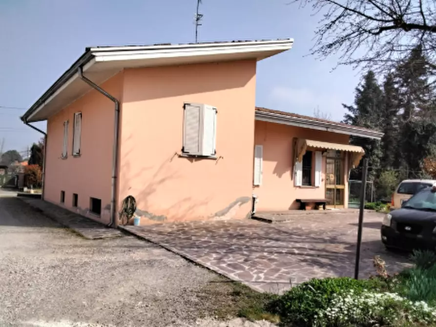 Immagine 1 di Villa in vendita  in Via Lupi e Sabbietta a Correggio