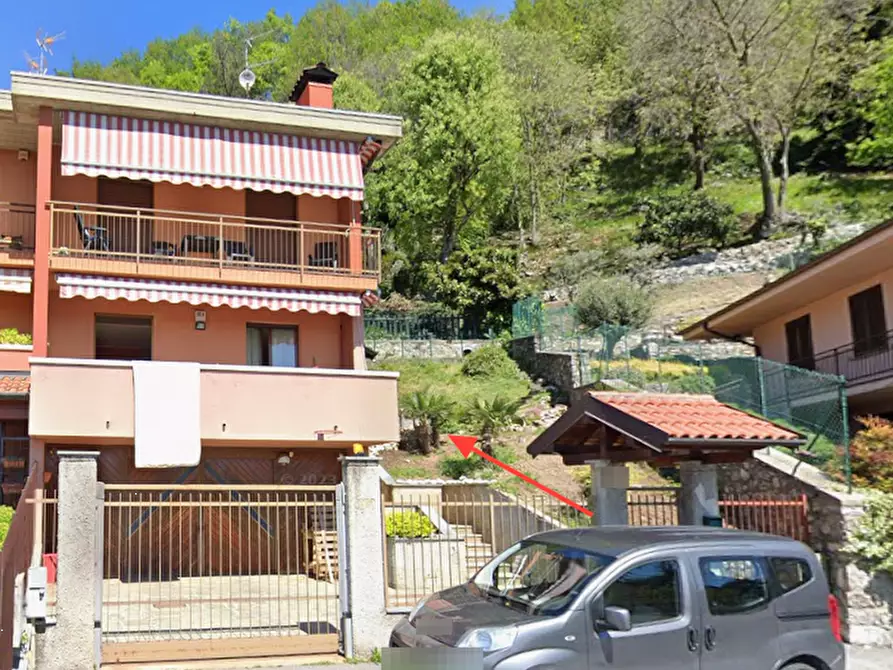 Immagine 1 di Porzione di casa in vendita  in Via Cervino a Longone Al Segrino